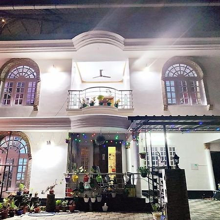Jj'S White House Hotell Thrissur Eksteriør bilde