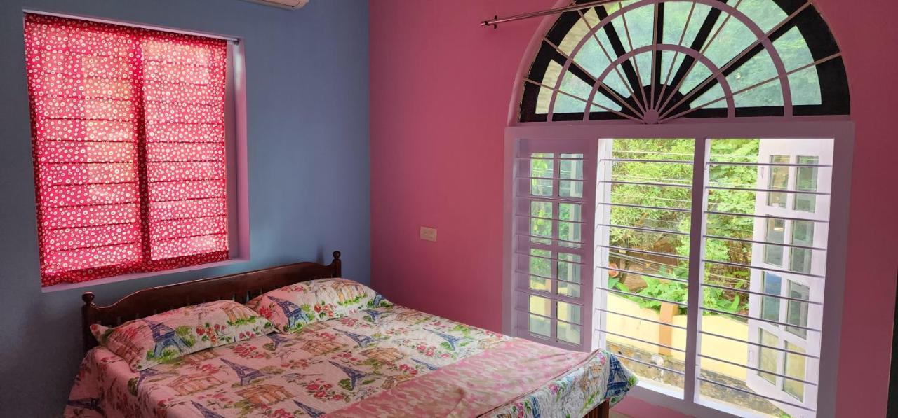 Jj'S White House Hotell Thrissur Eksteriør bilde